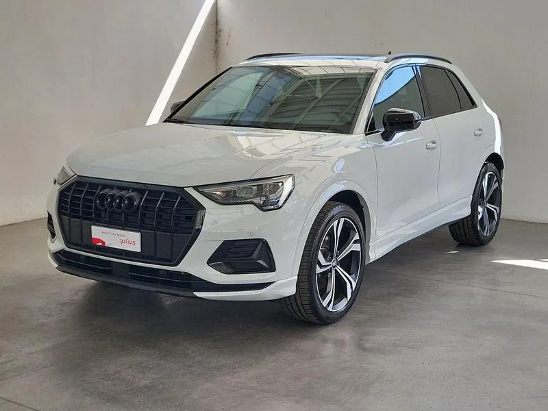 AUDI Q3 35 TFSI S tronic Business Advanced Image 1